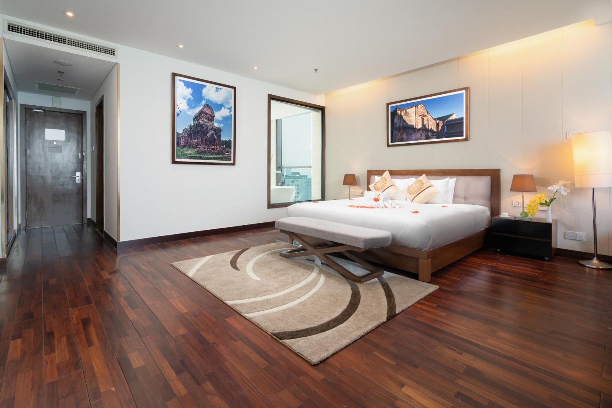 Grand Tourane Hotel Da Nang Exterior photo